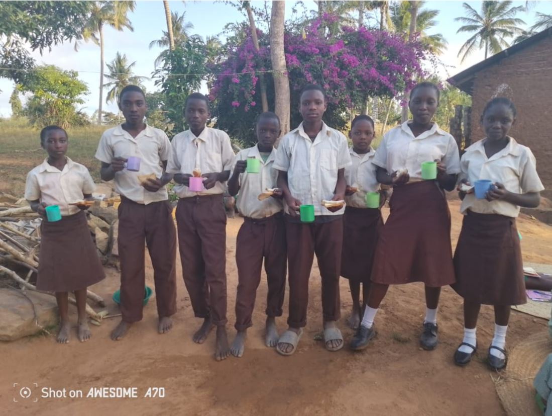 Students with food and drinks
